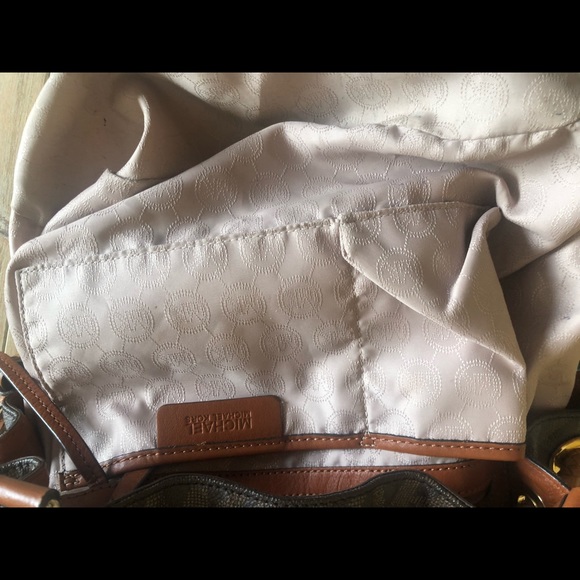 MK Jet SET SIGNATURE PRINT LARGE Gathered Tote - Picture 4 of 8